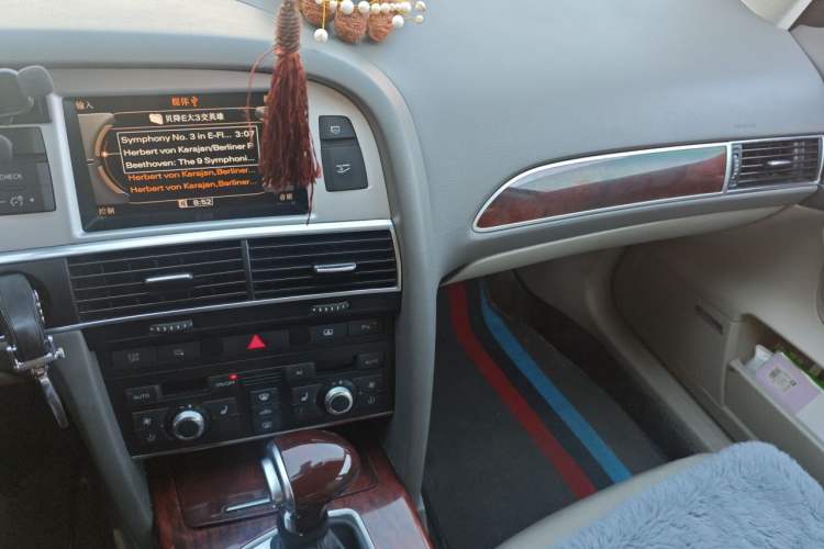 Used Audi A6L 2010 2.4L Comfort Edition Audio And AC Panel