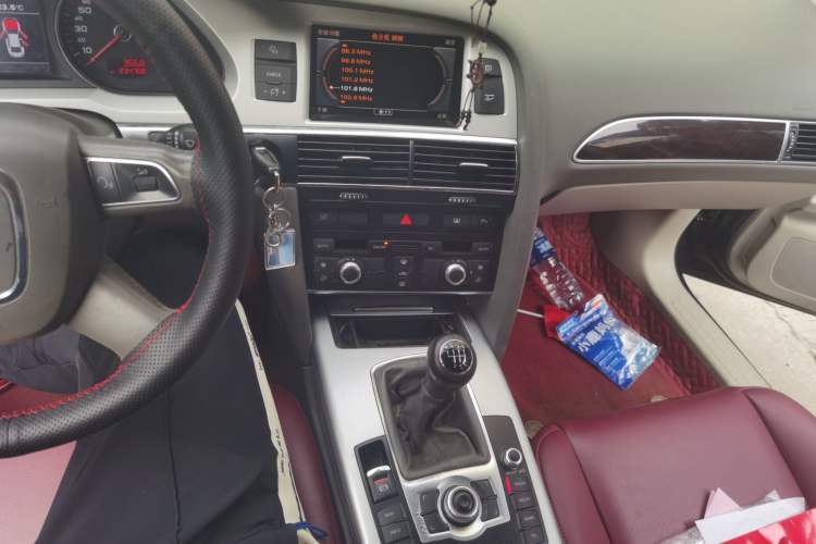 Used Audi A6L 2010 2.0 TFSI Manual Standard Edition Audio And AC Panel
