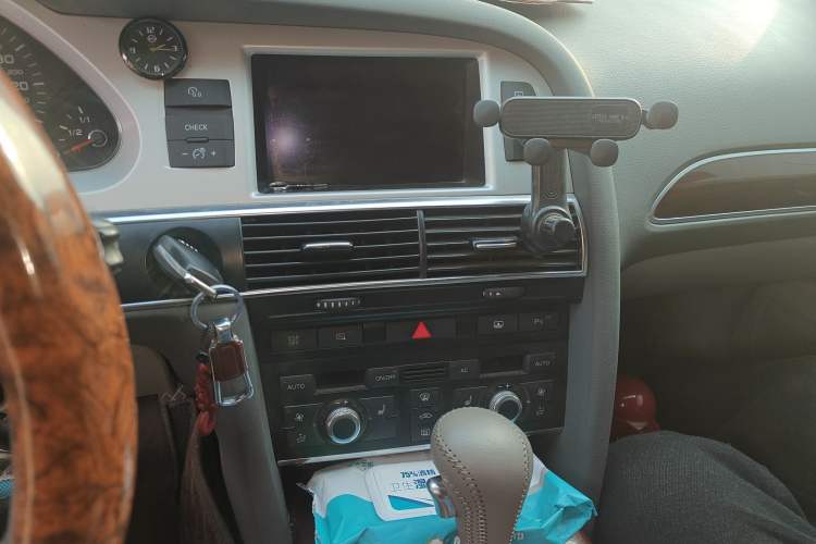 Used Audi A6L 2010 2.8 FSI Comfort Model Audio And AC Panel