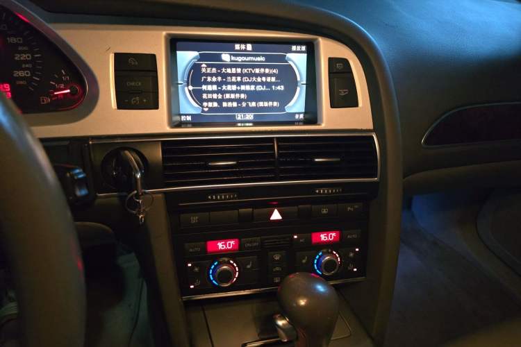 Used Audi A6L 2010 2.0 TFSI Automatic Standard Edition Audio And AC Panel