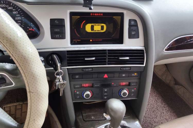 Used Audi A6L 2010 2.0 TFSI Automatic Standard Edition Audio And AC Panel