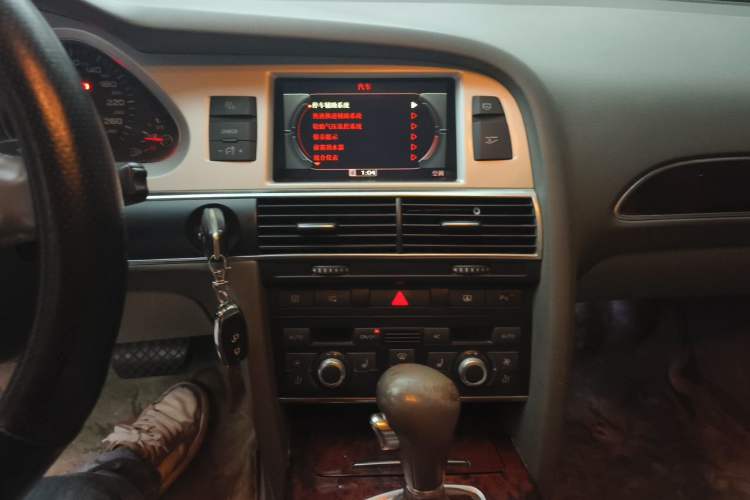 Used Audi A6L 2010 2.8 FSI Comfort Model Audio And AC Panel