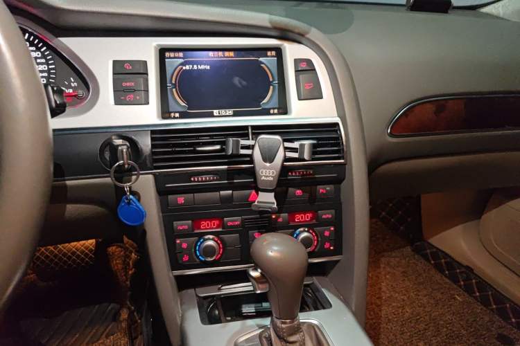 Used Audi A6L 2010 2.0 TFSI Automatic Standard Edition Audio And AC Panel
