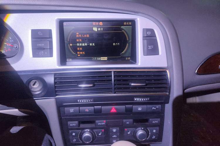 Used Audi A6L 2010 2.8 FSI quattro Luxury Model Audio And AC Panel