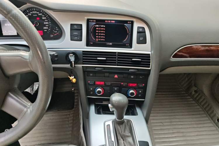 Used Audi A6L 2010 2.0 TFSI Base Version Audio And AC Panel