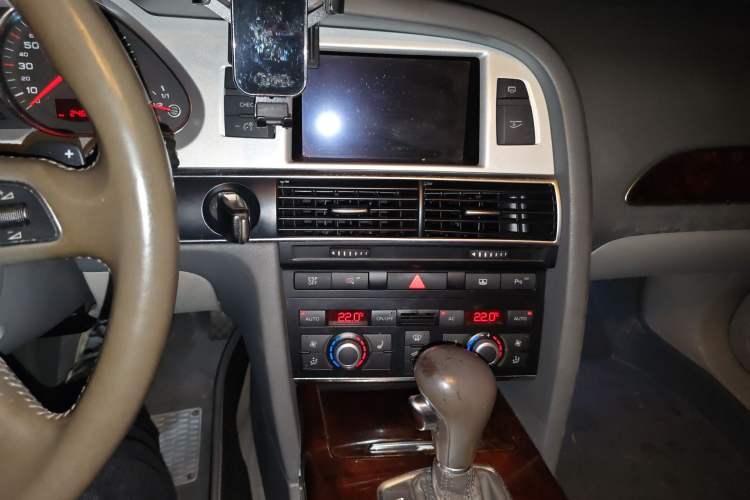 Used Audi A6L 2010 2.4L Comfort Edition Audio And AC Panel