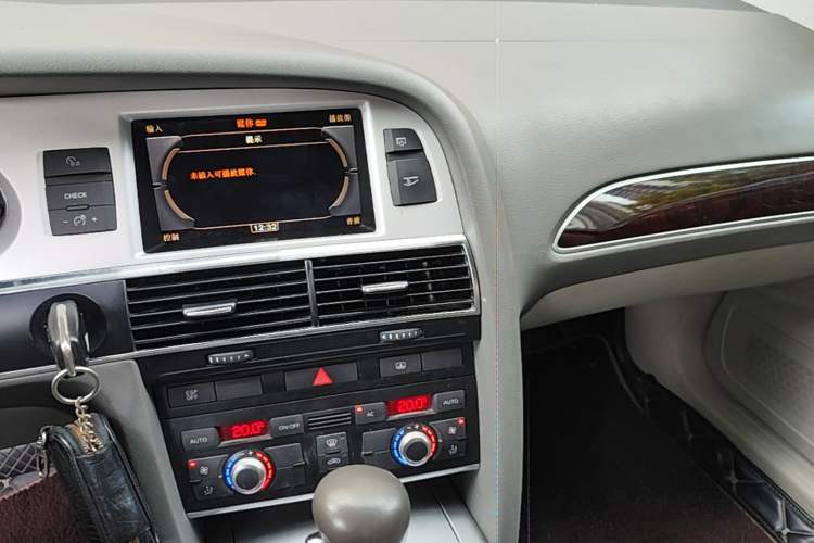 Used Audi A6L 2010 2.0 TFSI Automatic Standard Edition Audio And AC Panel