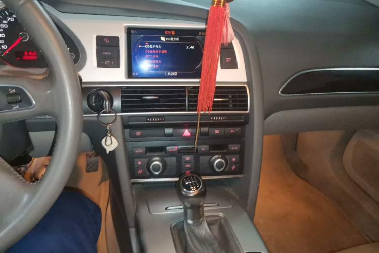 Used Audi A6L 2010 2.0 TFSI Manual Standard Edition Audio And AC Panel