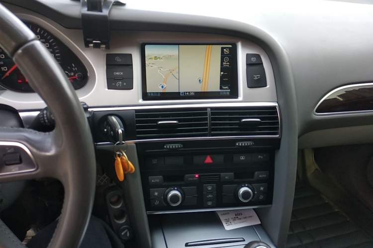 Used Audi A6L 2010 2.0 TFSI Manual Standard Edition Audio And AC Panel
