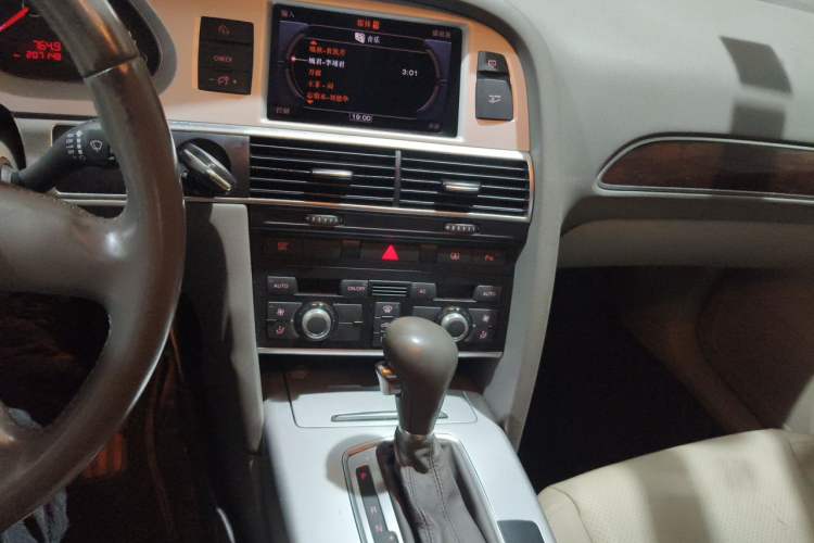 Used Audi A6L 2010 2.0 TFSI Automatic Standard Edition Audio And AC Panel