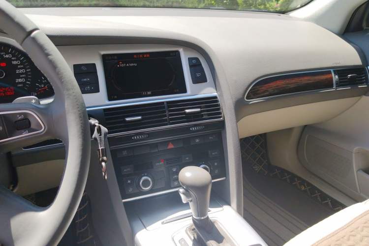 Used Audi A6L 2010 2.0 TFSI Automatic Standard Edition Audio And AC Panel