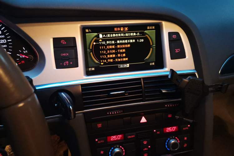 Used Audi A6L 2010 2.0 TFSI Automatic Standard Edition Audio And AC Panel
