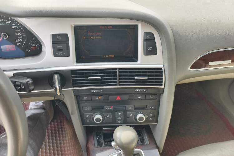 Used Audi A6L 2010 3.0 TFSI quattro Luxury Model Audio And AC Panel