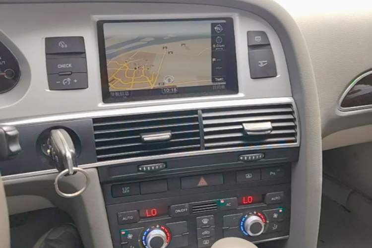 Used Audi A6L 2010 2.0 TFSI Automatic Standard Edition Audio And AC Panel