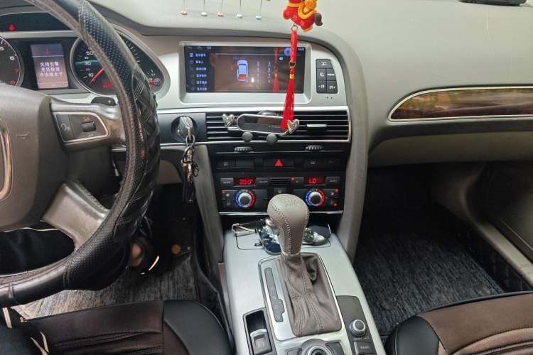 Used Audi A6L 2010 2.0 TFSI Automatic Standard Edition Audio And AC Panel