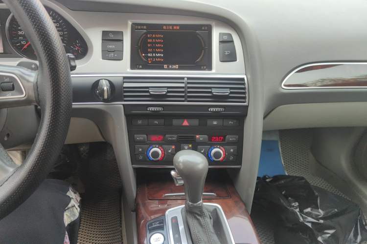 Used Audi A6L 2010 2.4L Comfort Edition Audio And AC Panel