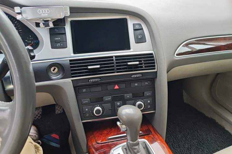 Used Audi A6L 2010 2.0 TFSI Automatic Standard Edition Audio And AC Panel