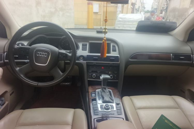Used Audi A6L 2010 2.8 FSI quattro Luxury Model Center Console