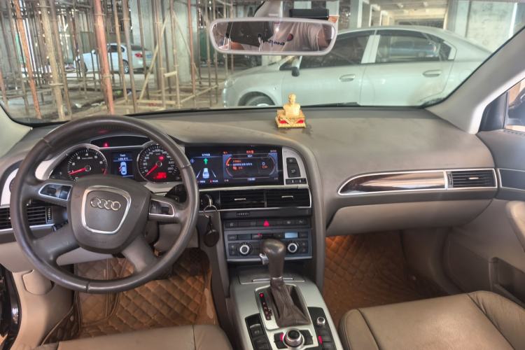 Used Audi A6L 2010 2.0 TFSI Automatic Standard Edition Center Console