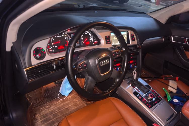 Used Audi A6L 2010 2.0 TFSI Automatic Standard Edition Center Console
