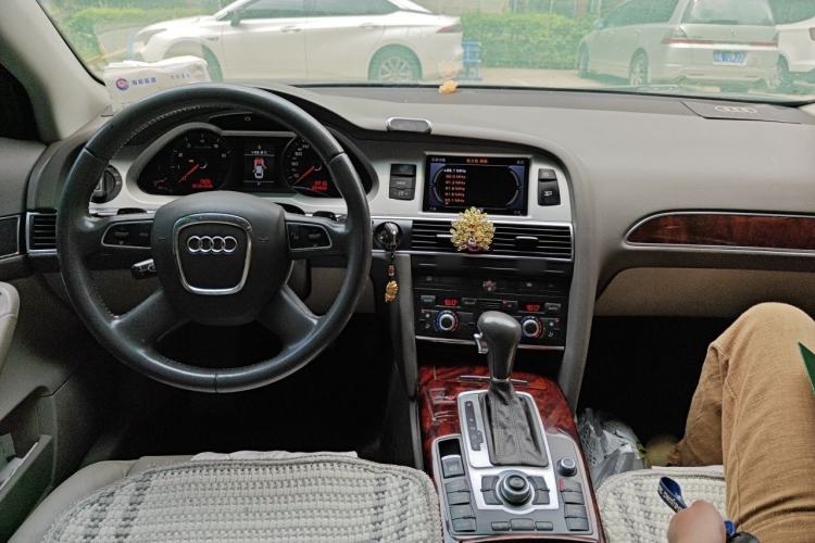 Used Audi A6L 2010 2.0 TFSI Automatic Standard Edition Center Console