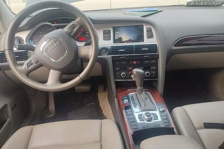 Used Audi A6L 2010 2.8 FSI Luxury Edition Center Console