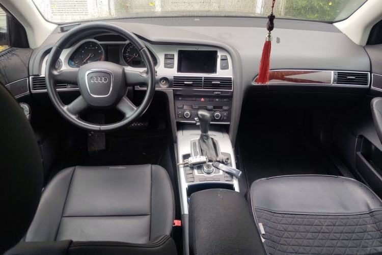 Used Audi A6L 2010 2.0 TFSI Automatic Standard Edition Center Console