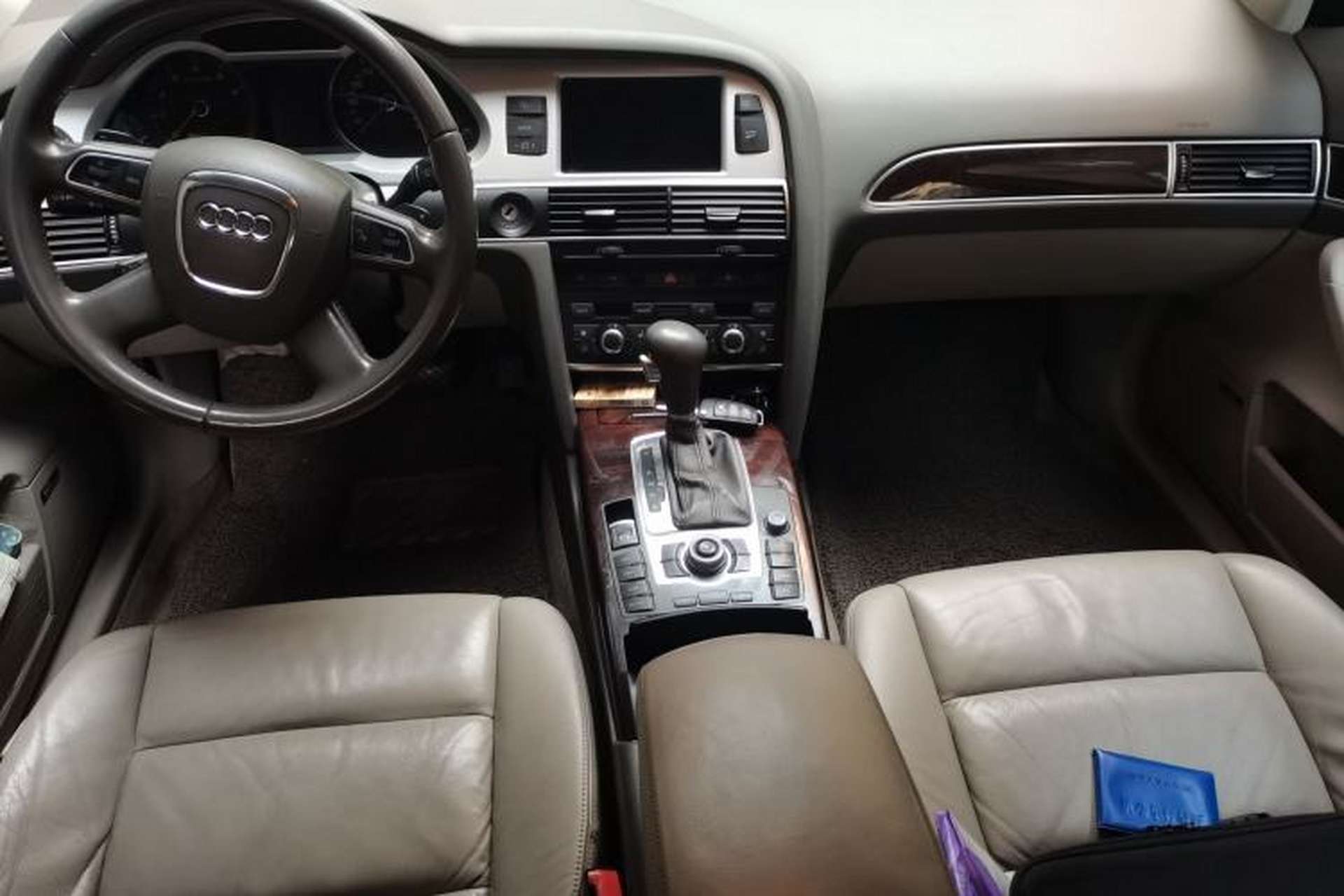 Used Audi A6L 2010 2.4L Comfort Edition Center Console