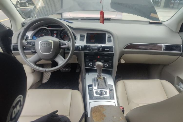 Used Audi A6L 2010 2.0 TFSI Automatic Standard Edition Center Console