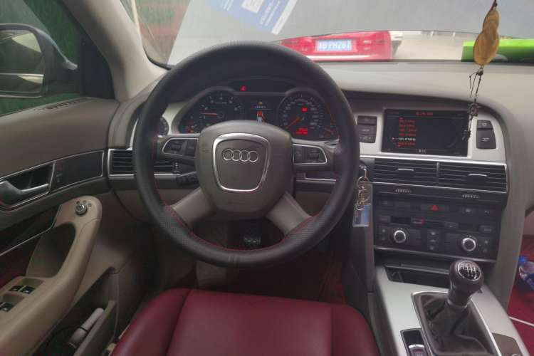 Used Audi A6L 2010 2.0 TFSI Manual Standard Edition Center Console