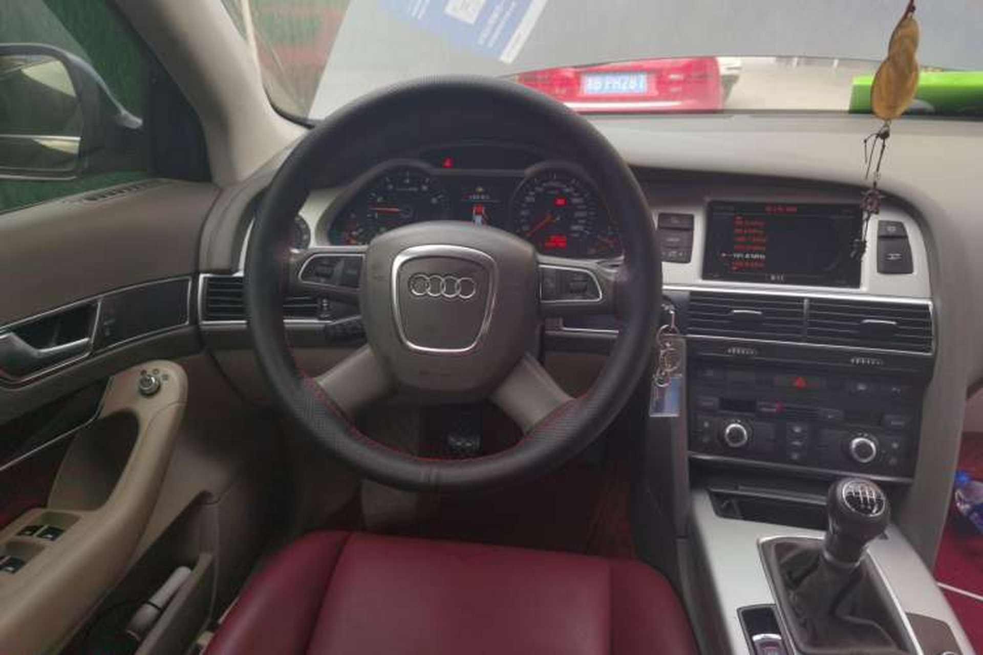 Used Audi A6L 2010 2.0 TFSI Manual Standard Edition Center Console