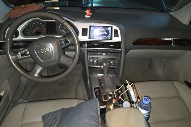 Used Audi A6L 2010 2.0 TFSI Automatic Standard Edition Center Console