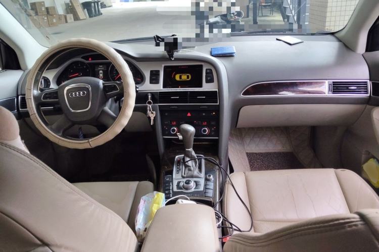Used Audi A6L 2010 2.0 TFSI Automatic Standard Edition Center Console
