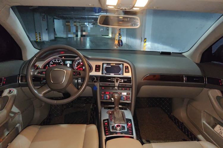 Used Audi A6L 2010 2.0 TFSI Automatic Standard Edition Center Console