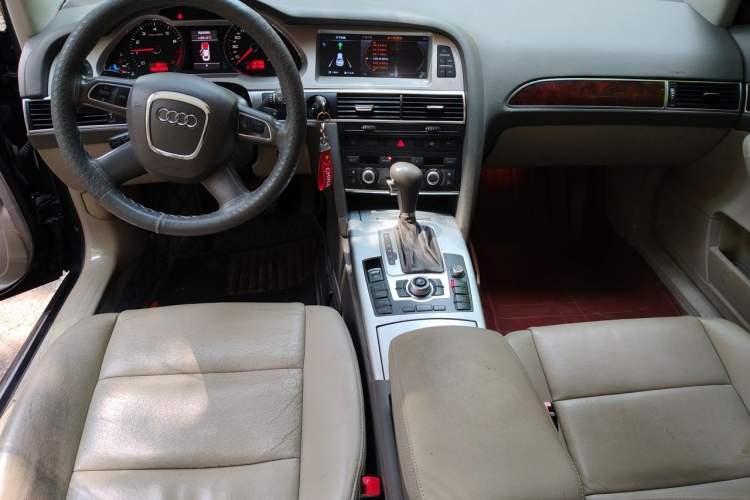Used Audi A6L 2010 2.0 TFSI Automatic Standard Edition Center Console