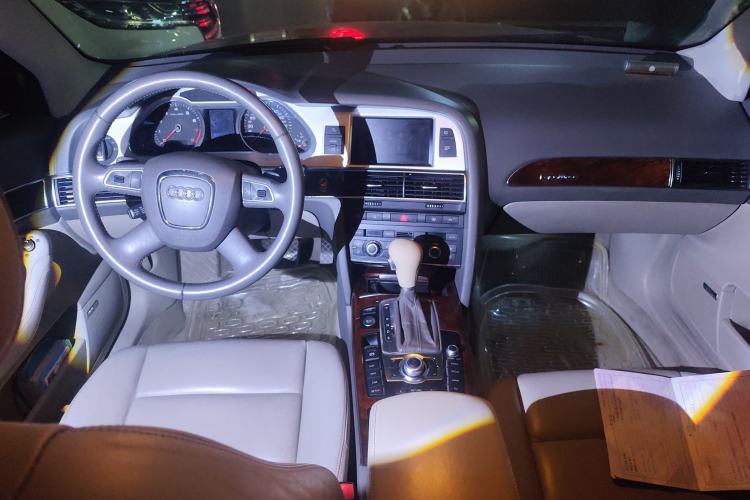 Used Audi A6L 2010 2.8 FSI quattro Luxury Model Center Console