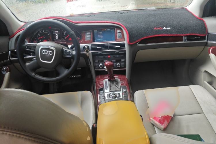 Used Audi A6L 2010 2.0 TFSI Automatic Standard Edition Center Console