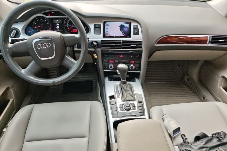 Used Audi A6L 2010 2.0 TFSI Base Version Center Console