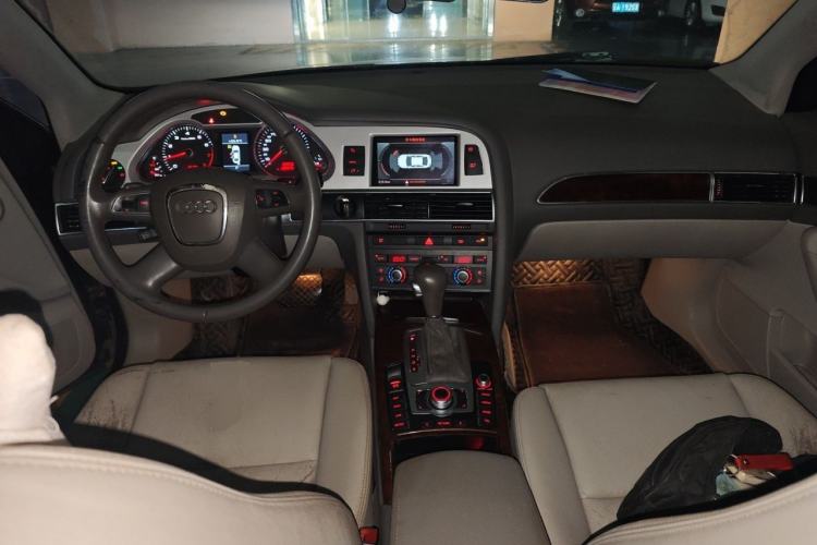 Used Audi A6L 2010 2.0 TFSI Automatic Standard Edition Center Console