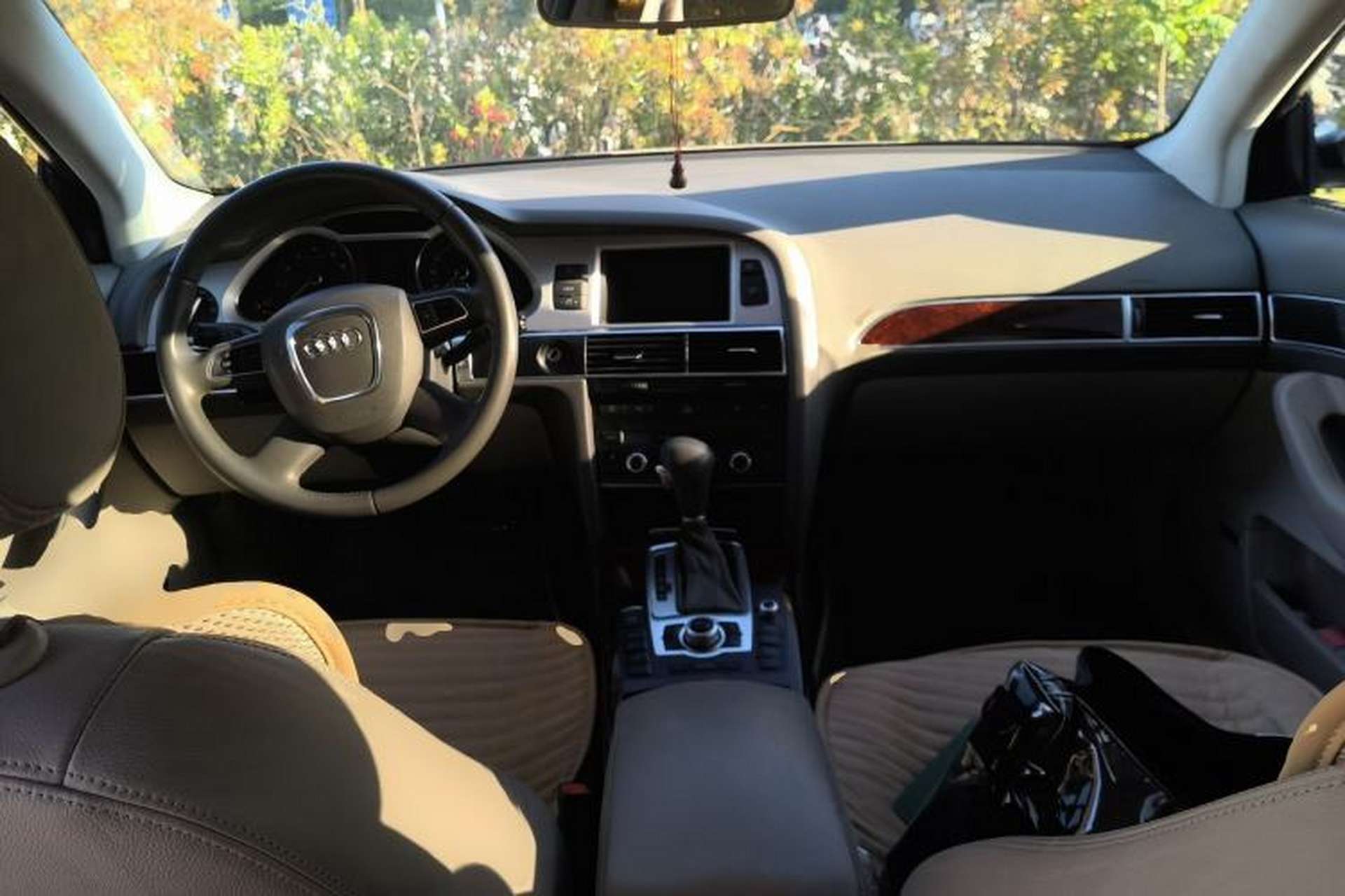 Used Audi A6L 2010 2.8 FSI Comfort Model Center Console