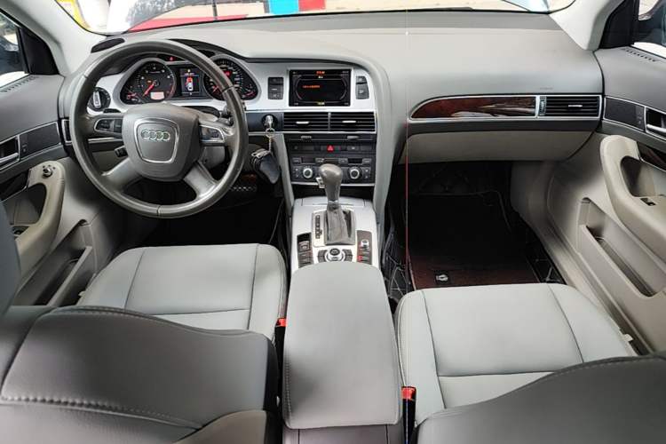 Used Audi A6L 2010 2.0 TFSI Automatic Standard Edition Center Console