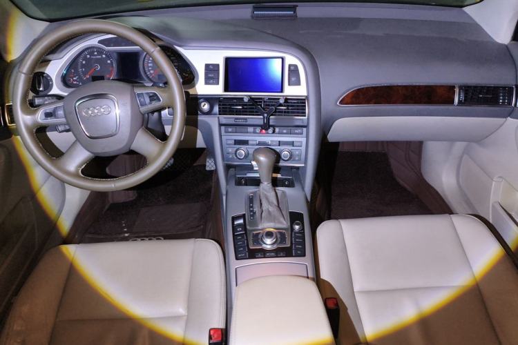 Used Audi A6L 2010 2.0 TFSI Automatic Standard Edition Center Console