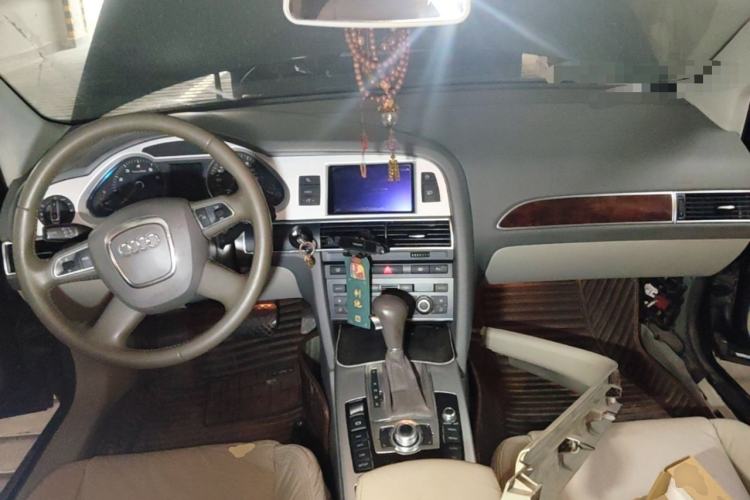 Used Audi A6L 2010 2.0 TFSI Automatic Standard Edition Center Console