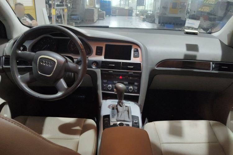 Used Audi A6L 2010 2.0 TFSI Automatic Standard Edition Center Console