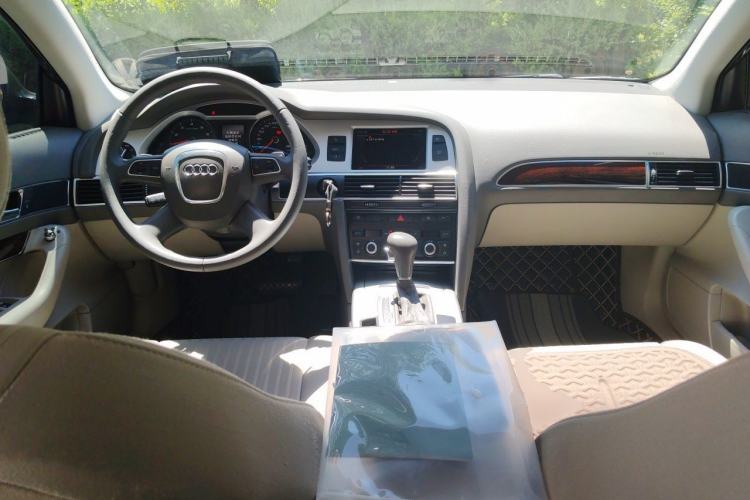 Used Audi A6L 2010 2.0 TFSI Automatic Standard Edition Center Console