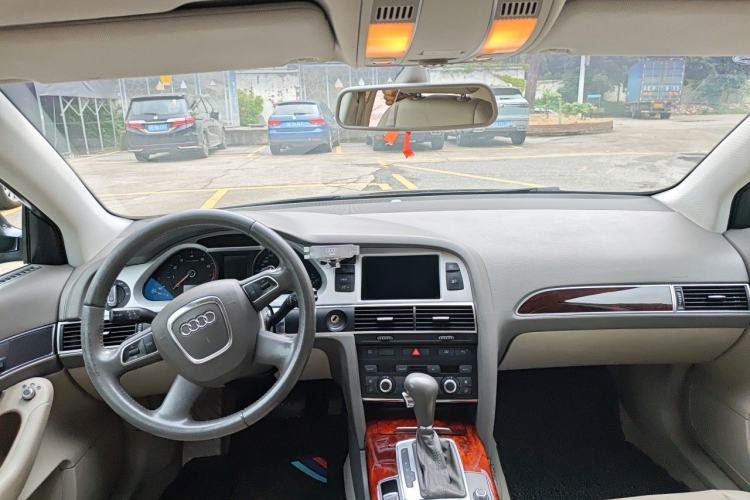 Used Audi A6L 2010 2.0 TFSI Automatic Standard Edition Center Console