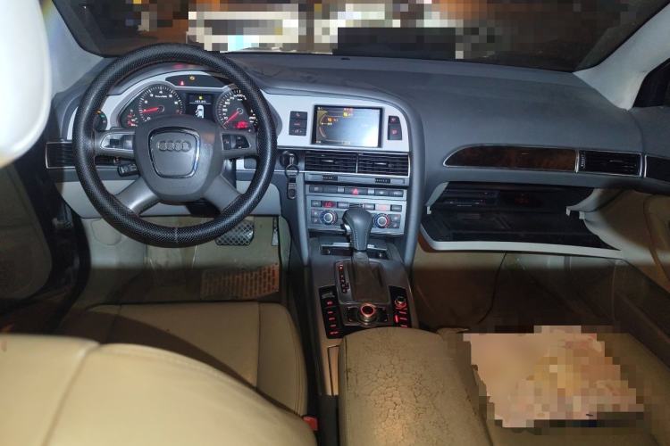 Used Audi A6L 2010 2.0 TFSI Automatic Standard Edition Center Console