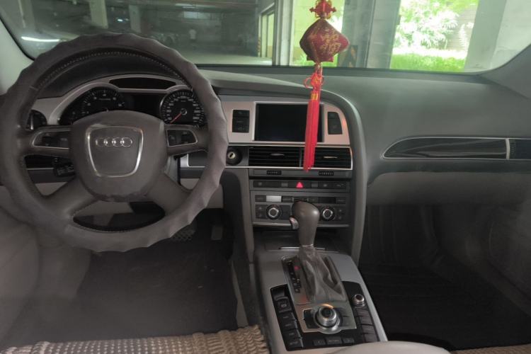 Used Audi A6L 2010 2.0 TFSI Automatic Standard Edition Center Console