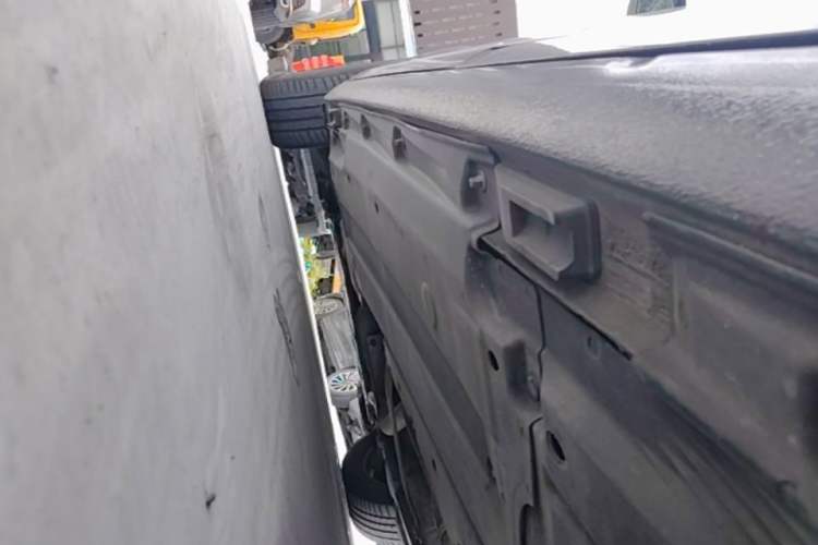 Used Audi A6L 2010 2.0 TFSI Automatic Standard Edition Chassis Rear Left