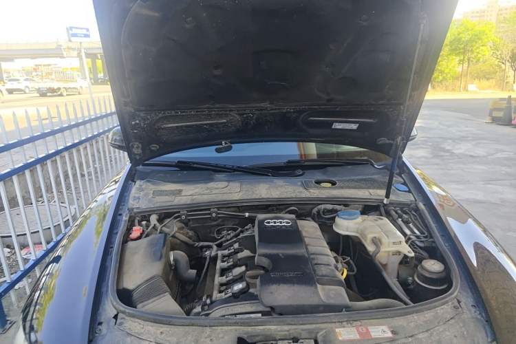 Used Audi A6L 2010 2.0 TFSI Automatic Standard Edition Engine Bay